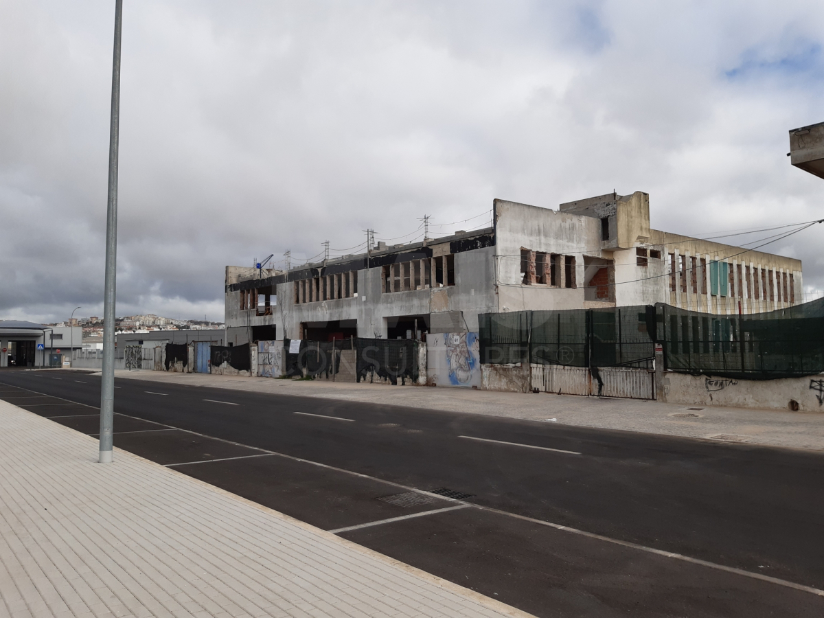 Refurbished Warehouse plus annex of total support of 3220m2